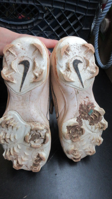 Load image into Gallery viewer, Used Nike Hyper Diamond 4 Softball Cleats - Size 8
