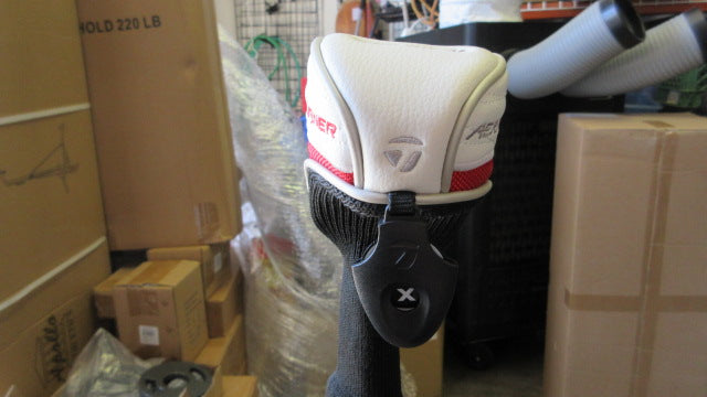 Load image into Gallery viewer, Used TaylorMade Aero Burner Rescue 22 Deg 4 Hybrid w/ Head Cover - RH
