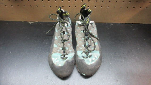 Load image into Gallery viewer, Used La Sportiva Women's Tarantulace Climbing Shoes - Size 7.5
