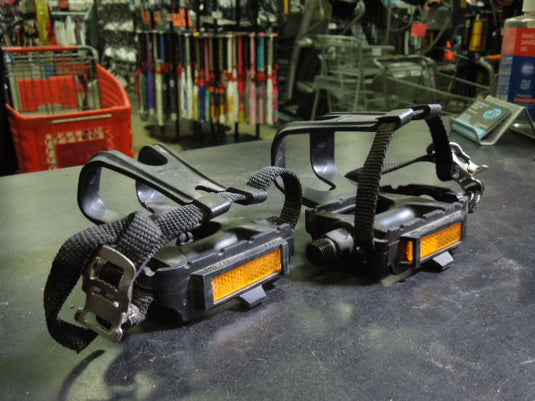 Used ZONKIE Bike Pedals with Toe Clip NW-288 R3 For Road or Street Bike