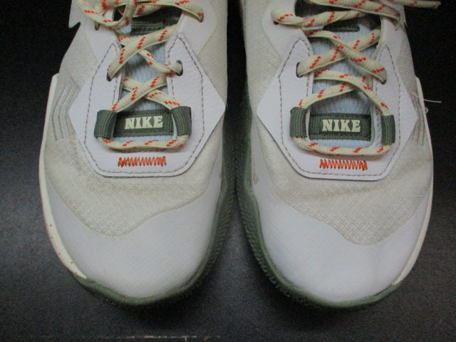 Load image into Gallery viewer, Used Nike Air Zoom Crossover Basketball Shoes - Size Youth 4.5
