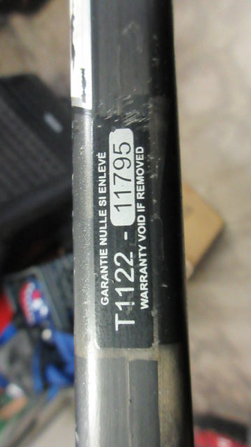 Load image into Gallery viewer, Used Bauer Vapor Apex 63&quot; Hockey Stick - RH - small tip wear
