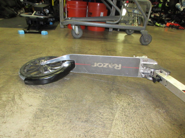 Load image into Gallery viewer, Used Razor A6 - Kick scooter - 13.4 in - silver
