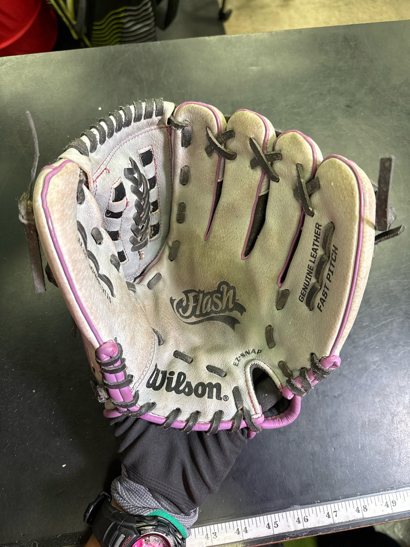 Load image into Gallery viewer, Used Wilson Flash 11.5"  Fastpitch Softball Glove RHT
