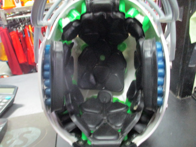 Load image into Gallery viewer, Used Schutt Vengeance A3+ Youth XL Football Helmet (Jaw Pads Behind Counter)
