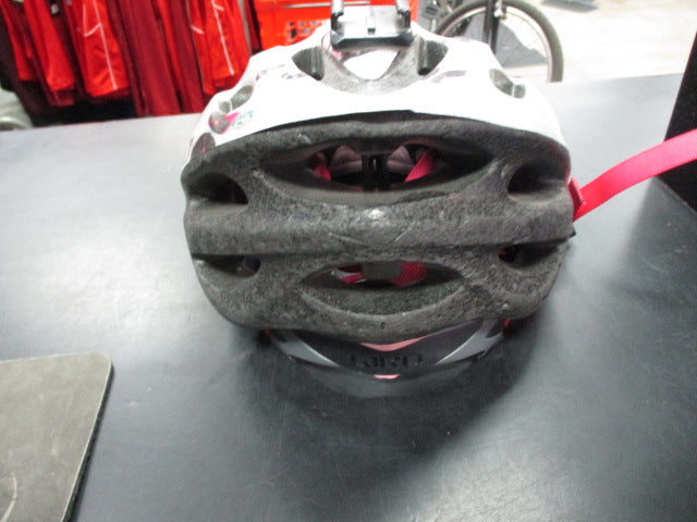 Load image into Gallery viewer, Used Giro Flume Kids Bicycle Helmet
