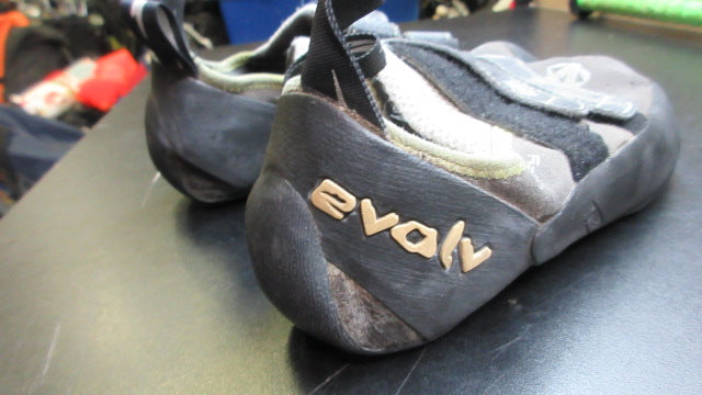 Load image into Gallery viewer, Used Evolve Defy Climbing Shoes - Size 8.5
