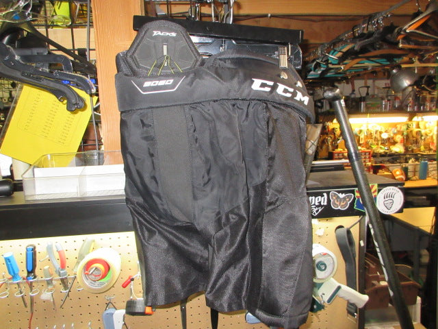 Load image into Gallery viewer, Used CCM Tacks 9060 Hockey Breezers - Size Youth Medium
