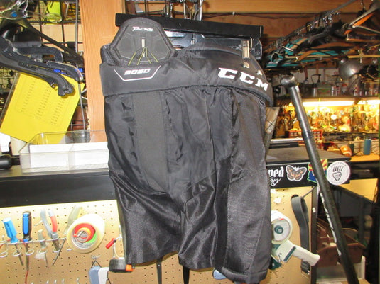 Used CCM Tacks 9060 Hockey Breezers - Size Youth Medium