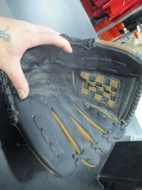 Load image into Gallery viewer, Used Mizuno Franchise 13" Glove - RHT
