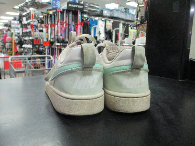 Load image into Gallery viewer, Used Nike court borough low size 6y
