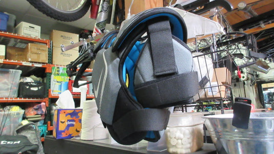 Used Nike Youth Vapor LT Lacrosse Shoulder Pads - Youth Small