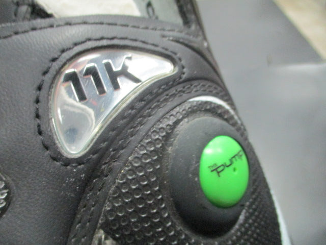 Load image into Gallery viewer, Used Reebok 11K Hockey Skates Size 7
