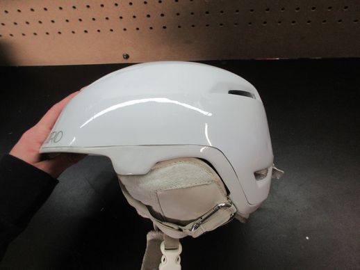 Load image into Gallery viewer, Used Giro Flare Snowboarding Helmet - Size Adult Small
