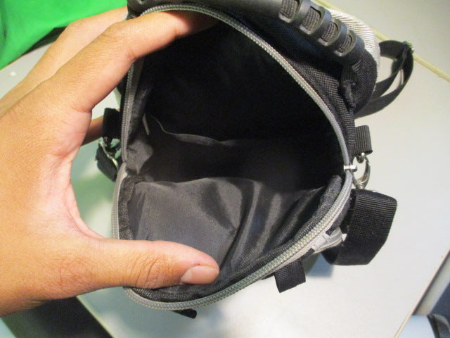 Load image into Gallery viewer, Used Universal Studios Side Bag
