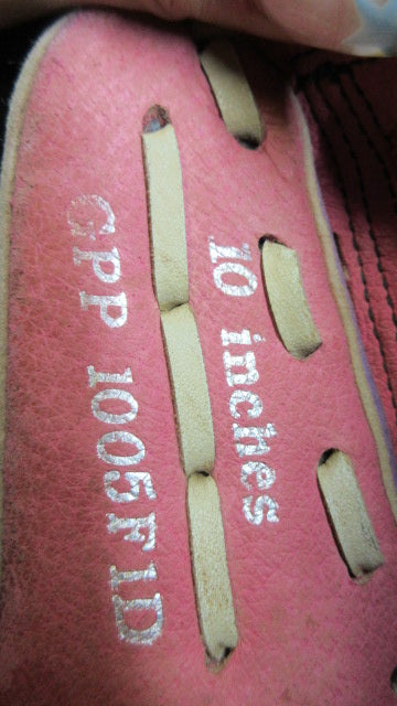 Load image into Gallery viewer, Used Mizuno Finch 10" Glove - RHT
