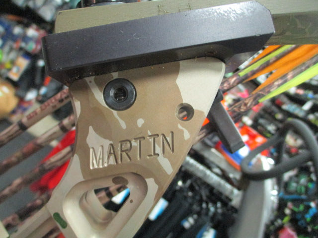 Load image into Gallery viewer, Used Martin Cougar 2000 42&quot; Archery Bow W/ Arrows
