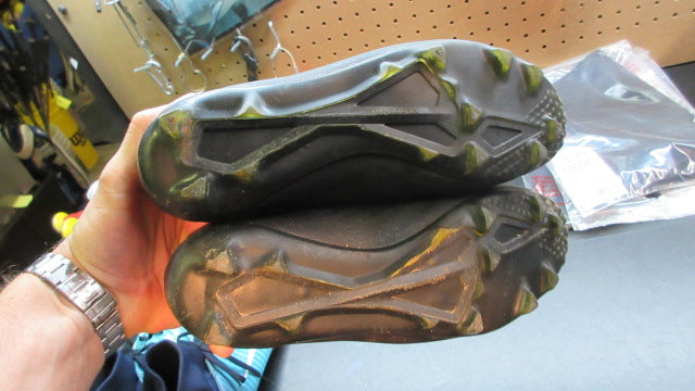 Load image into Gallery viewer, Used New Balance Furon Size 6 Soccer Cleats
