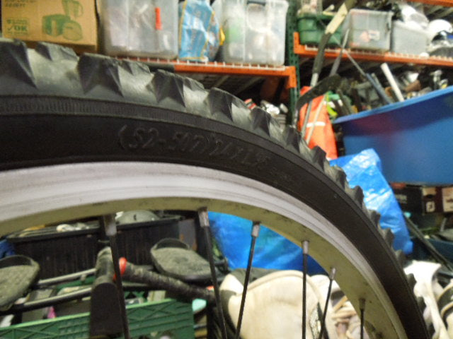 Load image into Gallery viewer, Used Dynacraft Magna Great Divide 21 Sp Mountain Bike in Purple
