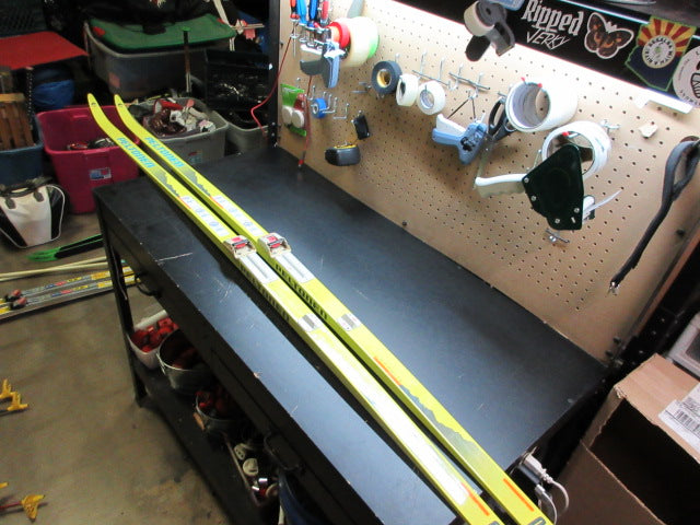 Load image into Gallery viewer, Used Peltonen Cosmic Quasar Graphite Cross Country Skis

