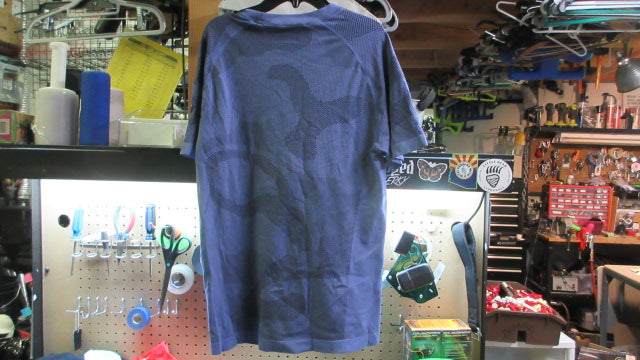 Load image into Gallery viewer, Used Fabletics T-Shirt - Size Small
