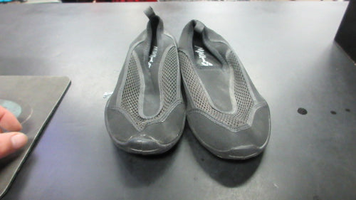 Used Maui & Sons Size 5 Water Shoes