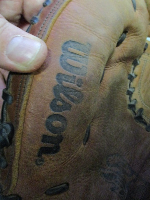 Load image into Gallery viewer, Used wilson Pro FP500 32" RHt Fastpitch Softball Catchers Glove
