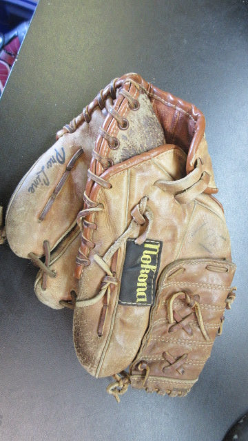 Load image into Gallery viewer, Used Vintage Nokona Pro Line 10&quot; Leather Glove - RHT
