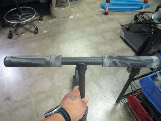 Load image into Gallery viewer, Used Kruzer 200 Big Wheel Folding Scooter
