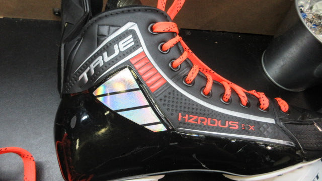 Load image into Gallery viewer, Used True HZRDUS 5X Hockey Skates - Size 7.5R (US 9)
