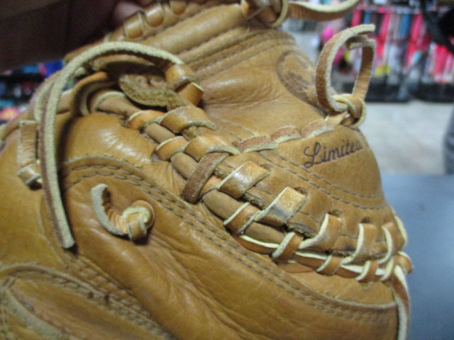 Load image into Gallery viewer, Used Nokona Limited Edition CM225BF Genuine Range Buffalo Catchers Glove
