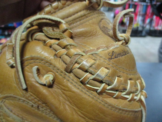 Used Nokona Limited Edition CM225BF Genuine Range Buffalo Catchers Glove