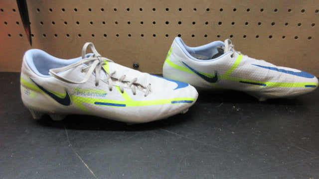 Load image into Gallery viewer, Used Nike Phantom Soccer Cleats - Size 7
