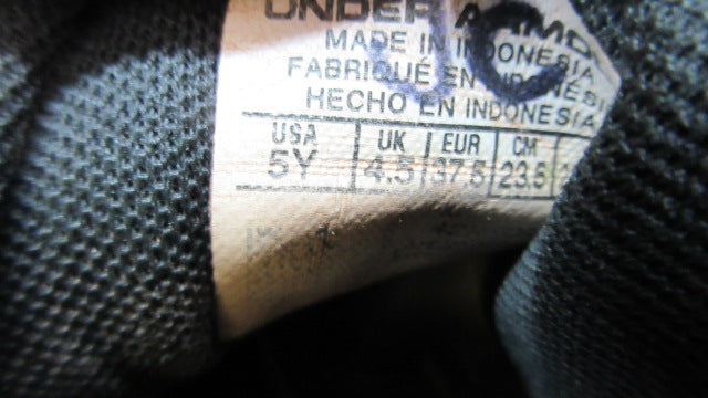 Load image into Gallery viewer, Used Under Armour Football Cleats - Size Youth 5
