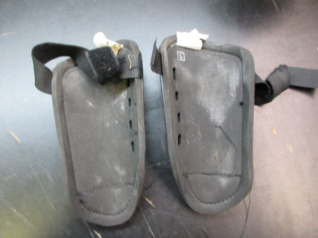 Load image into Gallery viewer, Used DSG Ocala Soccer Shin Guards - Size XL
