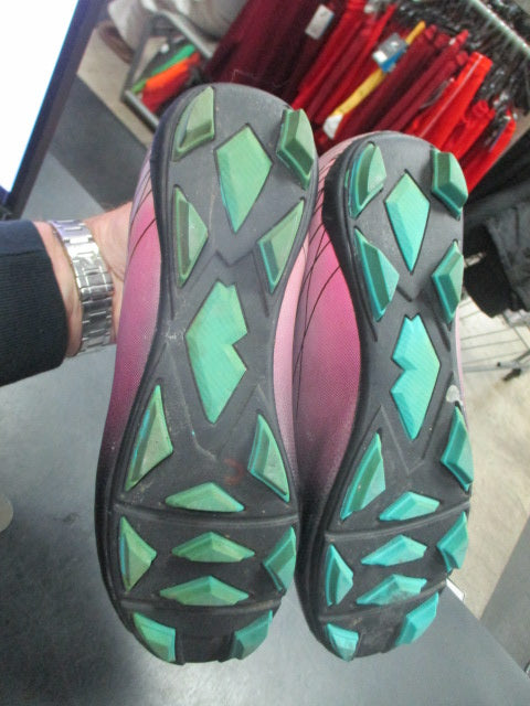 Load image into Gallery viewer, Used DSG Size 5.5 soccer Cleats
