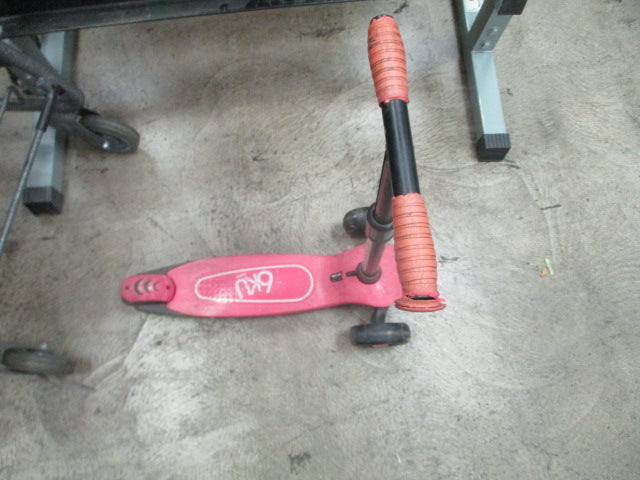 Load image into Gallery viewer, Used 6KU Kids Scooter
