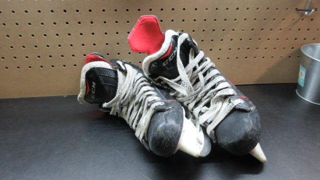 Load image into Gallery viewer, Used CCM RBZ SB 4.0 Hockey Skates - Size 5.5

