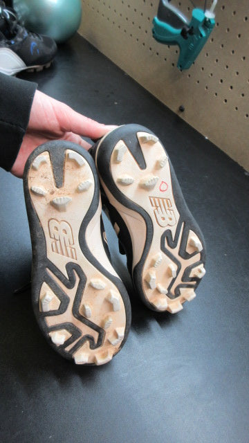 Load image into Gallery viewer, Used New Balance 3000 V6 Baseball Cleats - Size Youth 12
