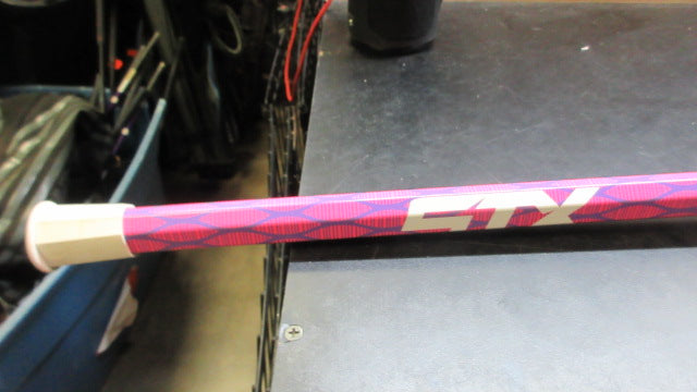 Load image into Gallery viewer, Used STX Cruz 100 6000 Womens 43" Lacrosse Stick
