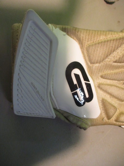 Load image into Gallery viewer, Used GB Paded Football Gloves Size Adult
