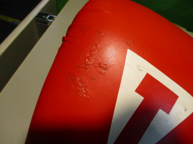 Load image into Gallery viewer, Used Title Boxing 24OZ Training Boxing Gloves
