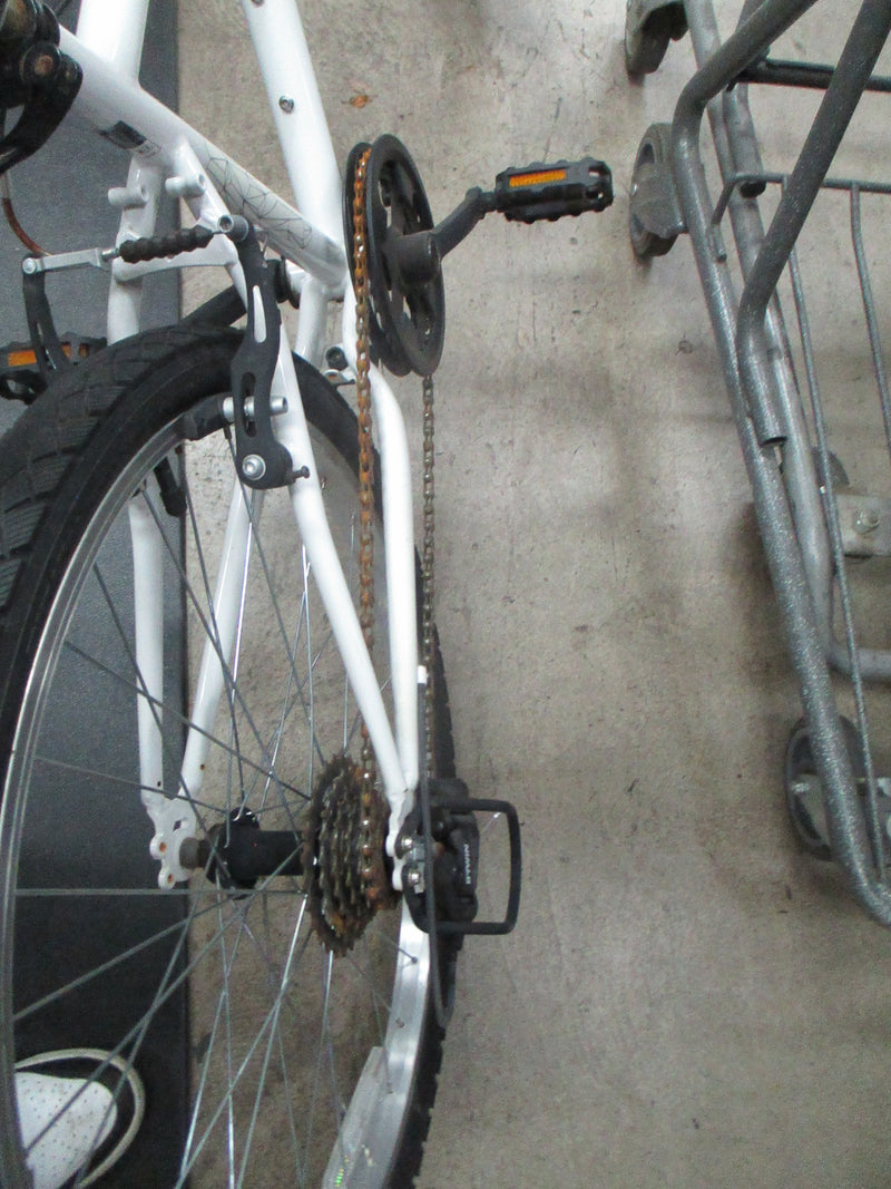 Load image into Gallery viewer, Used Riverside 100 24&quot; 7 Speed Teen Bicycle
