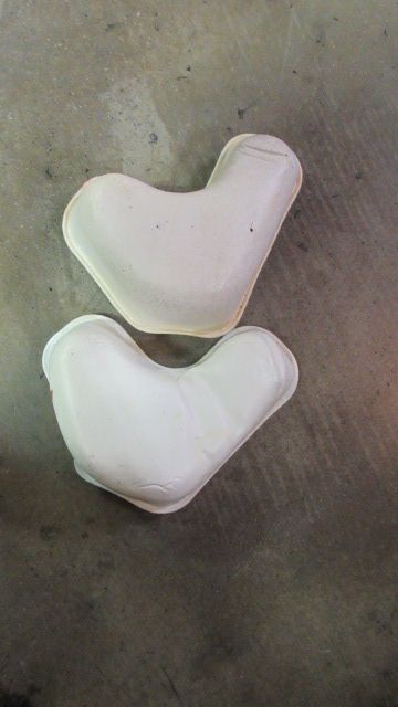 Load image into Gallery viewer, Schutt DNA Football Helmet Jaw Pads - White ( 1-1/4&quot;)
