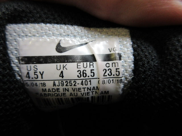 Load image into Gallery viewer, Used Nike Force Zoom Trout 5 Pro Baseball Cleats - Size Youth 4.5
