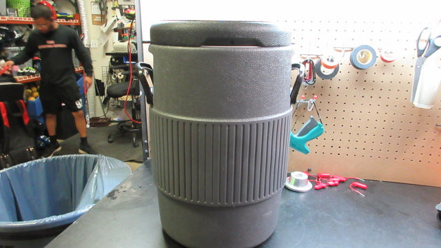 Load image into Gallery viewer, Used Igloo 5 Gallon Cooler
