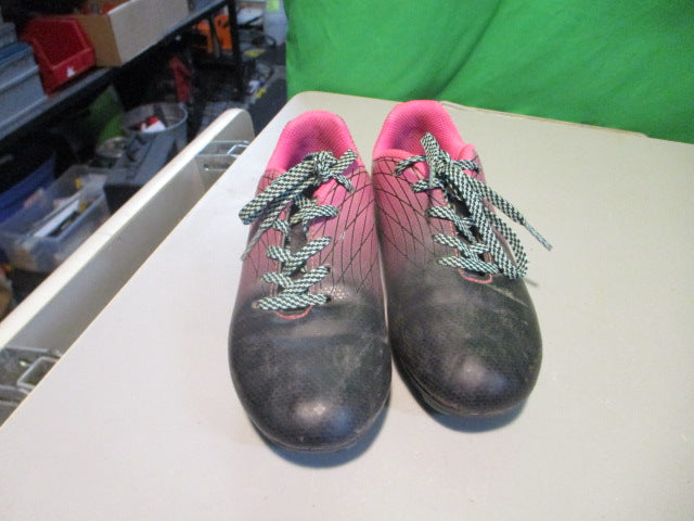 Load image into Gallery viewer, Used DSG Size Youth 1 Soccer Cleats
