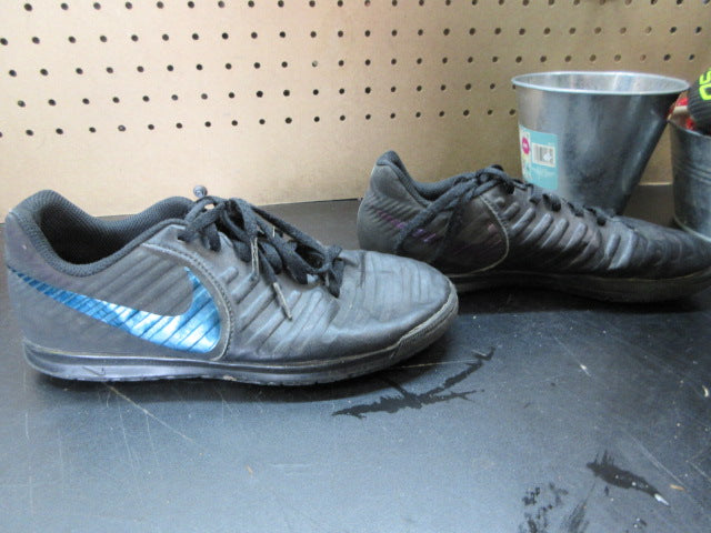 Load image into Gallery viewer, Used Nike Tiempo LegendX 7 Club Indoor Soccer Shoes - Size Youth 4.5
