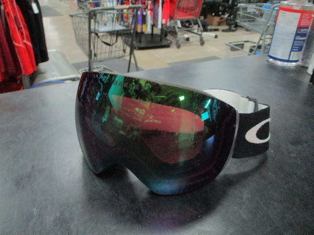 Load image into Gallery viewer, Used Oakley Prizm Snow Goggles
