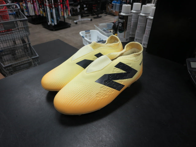 Load image into Gallery viewer, Like New New Balance Tekela Mgique V4+  Laceless Soccer Cleat Size 3
